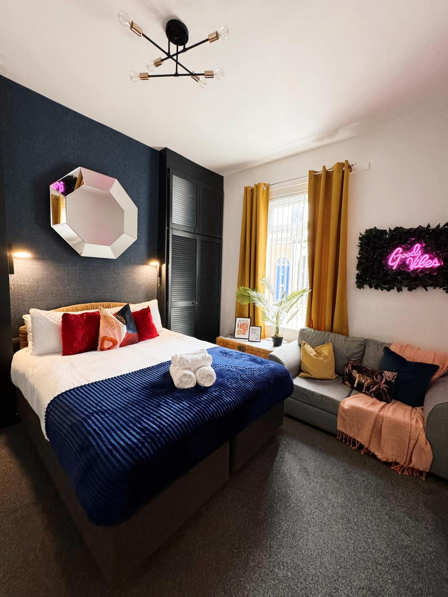 A&A Luxury Stay Rosedale St - Chic, Modern, City Centre, Neon Decor 森德兰 外观 照片