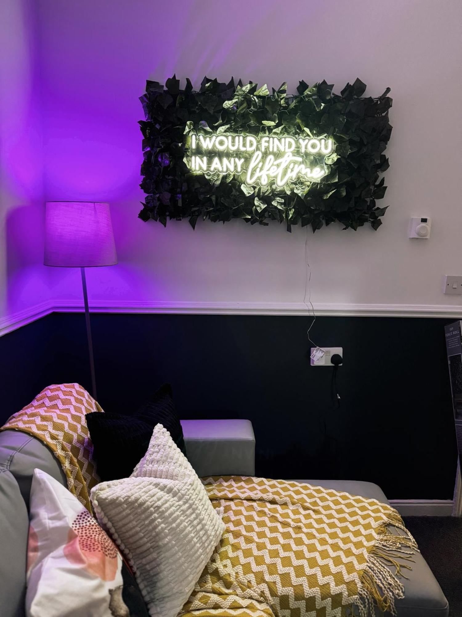 A&A Luxury Stay Rosedale St - Chic, Modern, City Centre, Neon Decor 森德兰 外观 照片