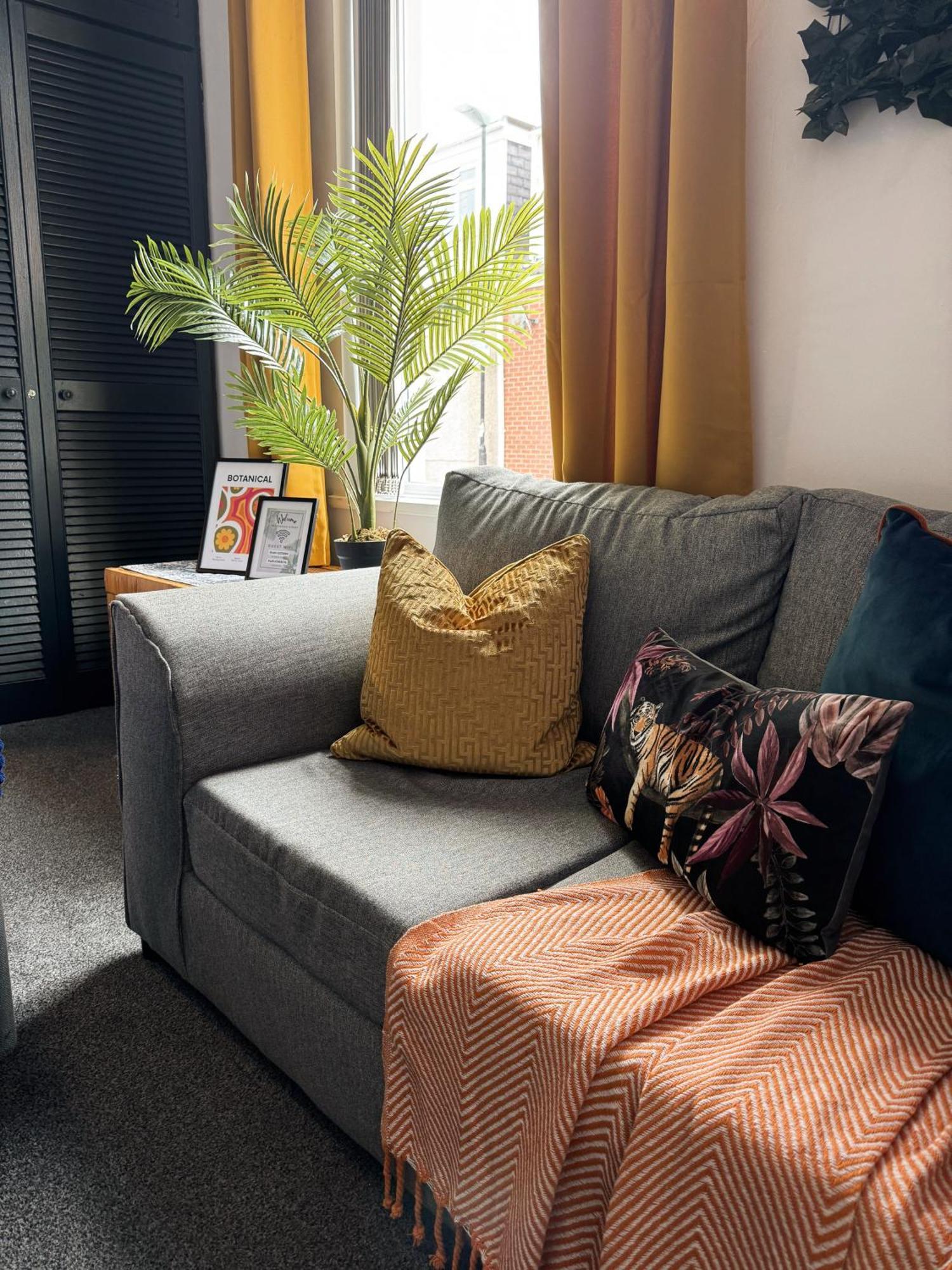 A&A Luxury Stay Rosedale St - Chic, Modern, City Centre, Neon Decor 森德兰 外观 照片