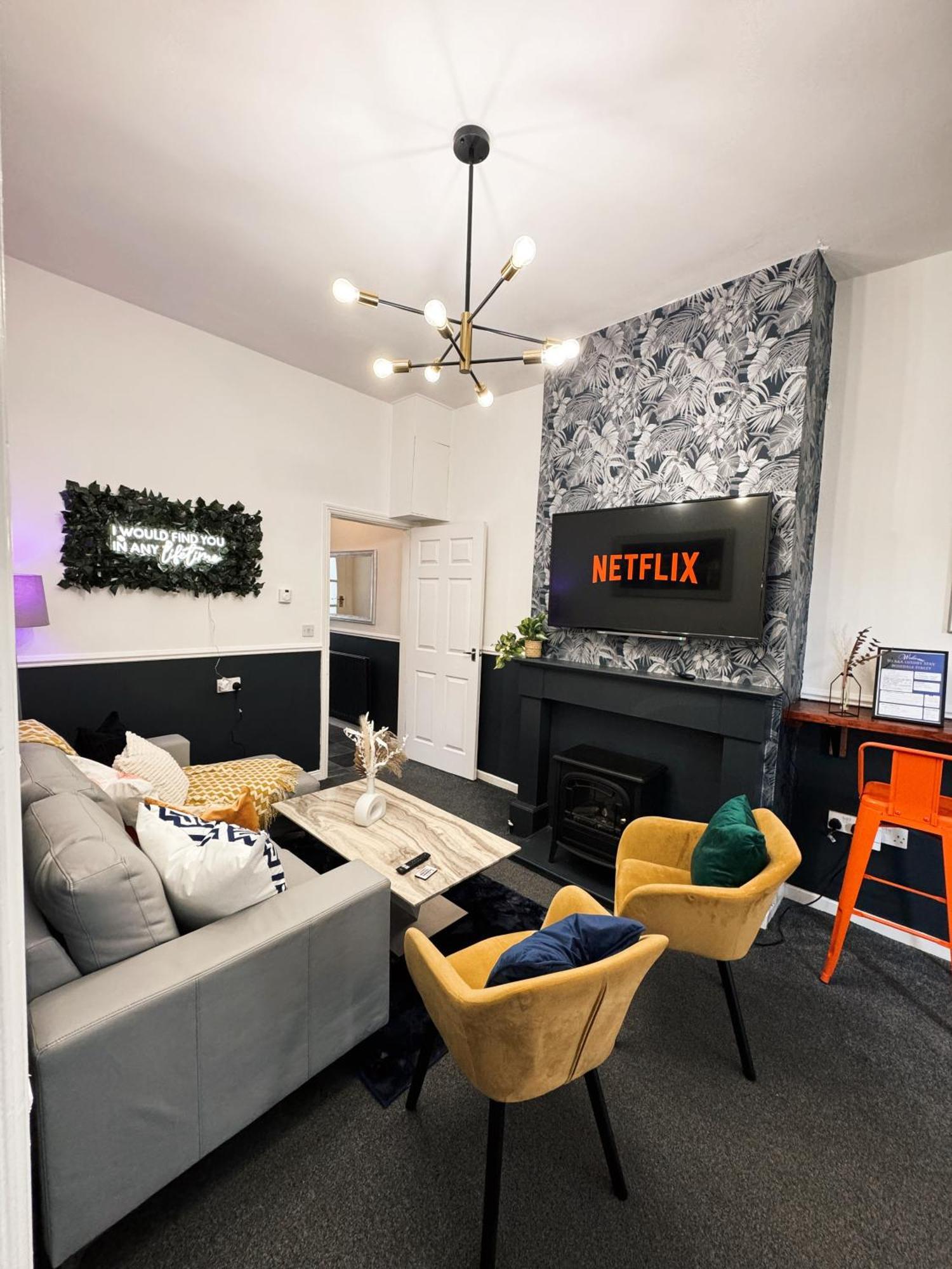 A&A Luxury Stay Rosedale St - Chic, Modern, City Centre, Neon Decor 森德兰 外观 照片